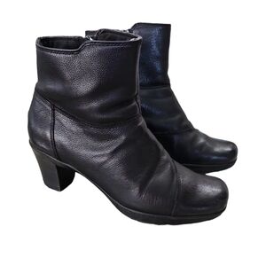 Clarks Bendables Vintage Black Leather Upper Zip Up 2 1/4 in Heel Booties Sz 6.5